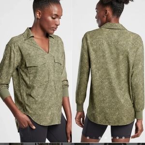 Athleta Tunic Zuma Printed Top V-neck Long Sleeve Snakeskin Green 